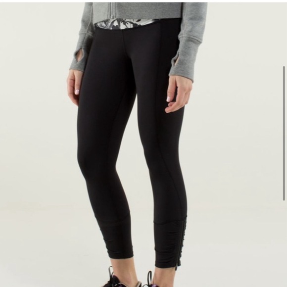 💯 authentic Lululemon Runday Crop - Picture 3 of 11